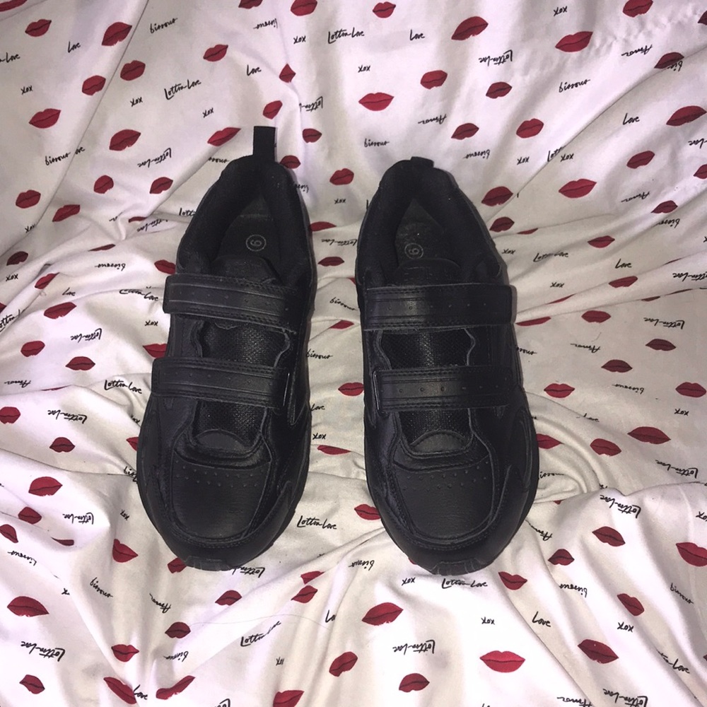 Guide Gear black leather sneakers size 9